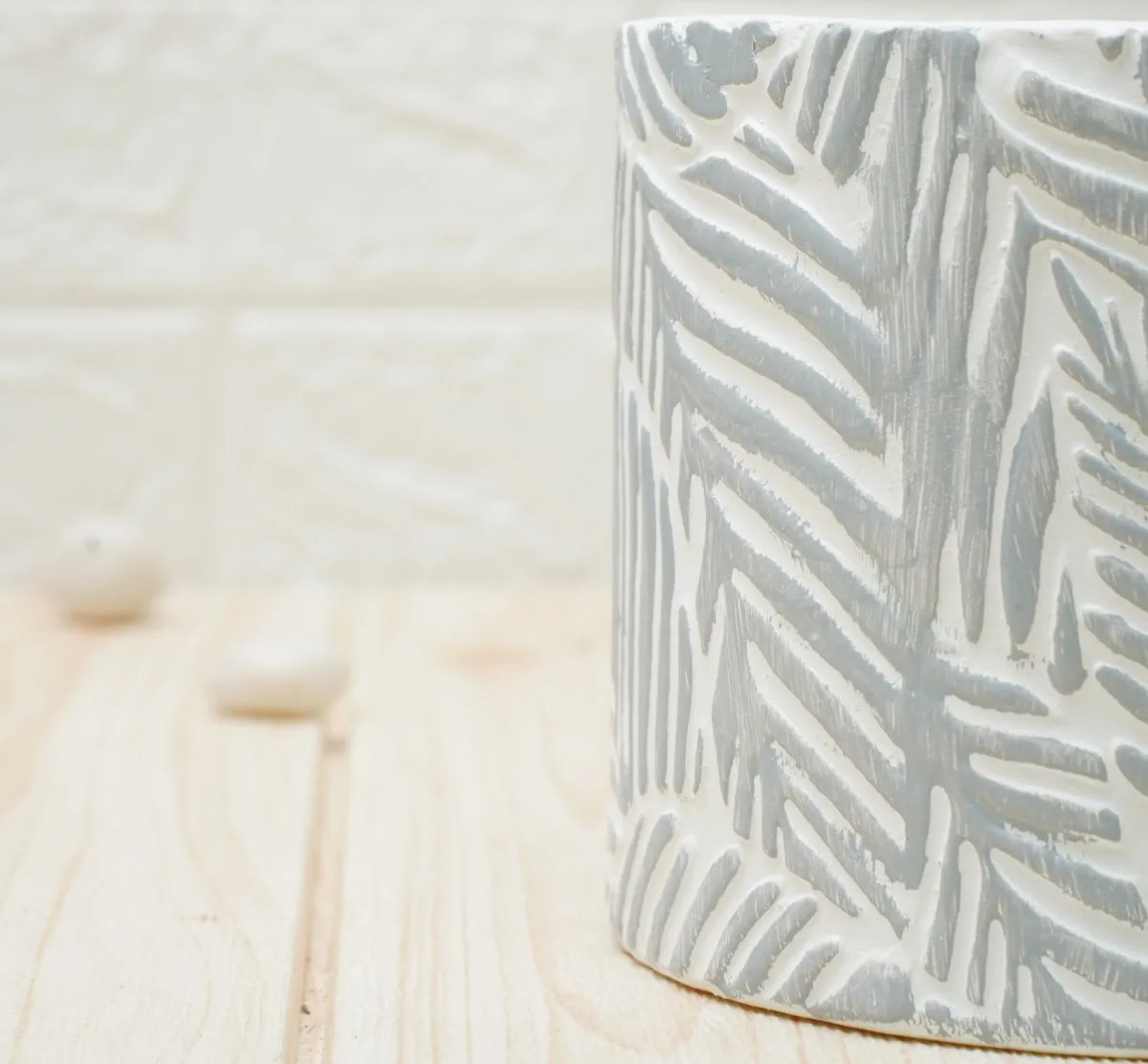 Ceramic Pots For Indoor Plants 14 X 15 Cm (Grey Leaf)