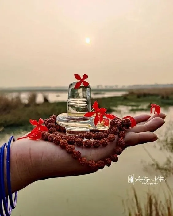 Denique shivling,Pure Crystal Shivling Lingam for Home Pooja Decorative Showpiece – Size 2 inch (Glass)