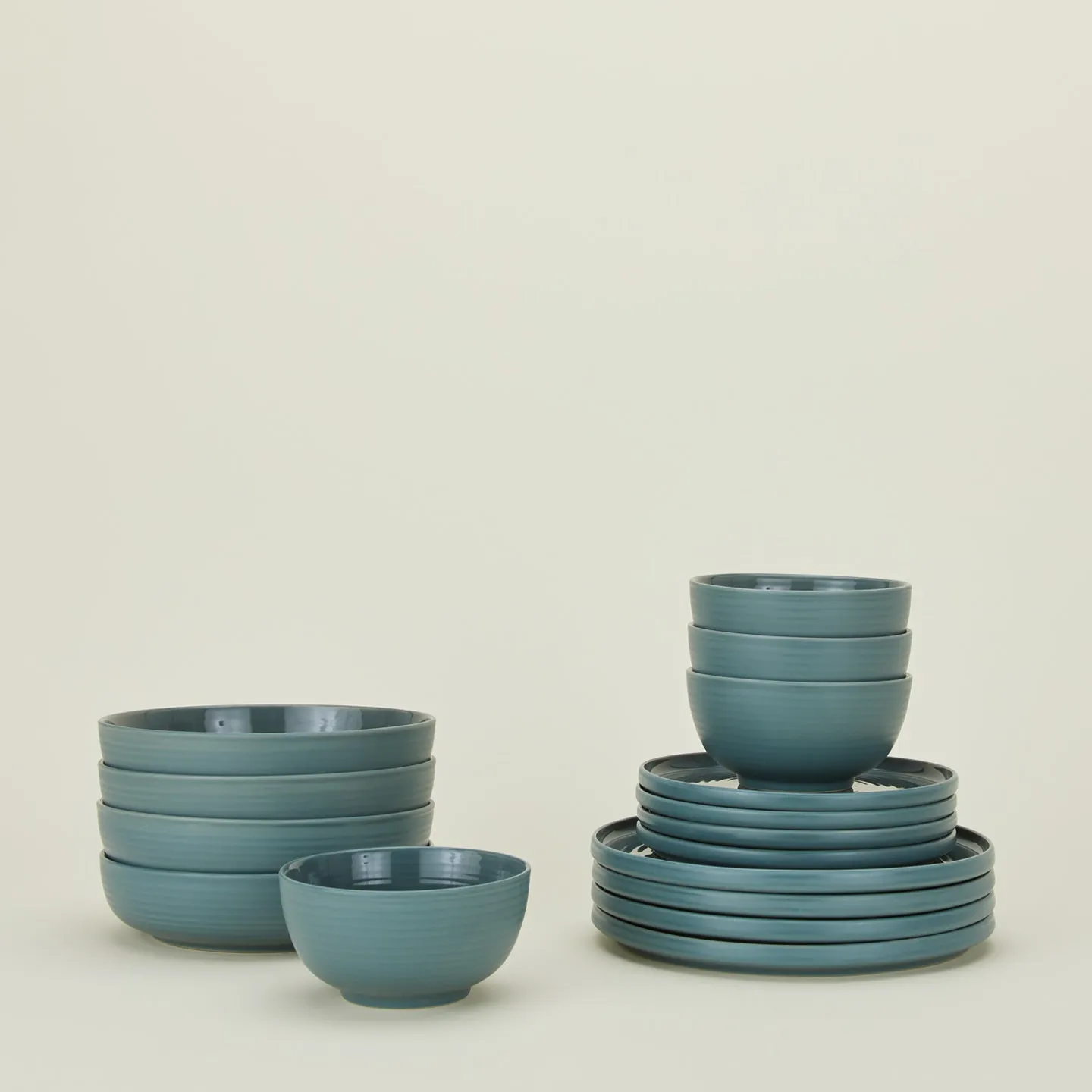 Essential Dinnerware, 16 Piece Set - Peacock